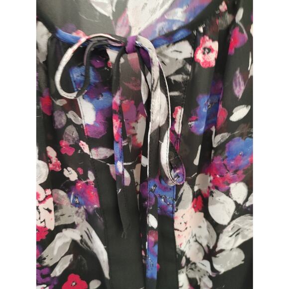 Torrid Sleeveless Tank Top Floral Tie Front Keyhole Sz 00 10/12 - Picture 2 of 4